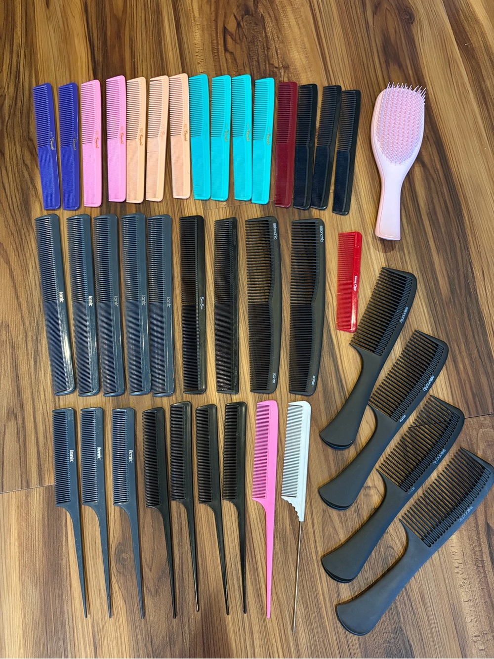 Cosmetology Hair Comb Lot & Tangle Teaser